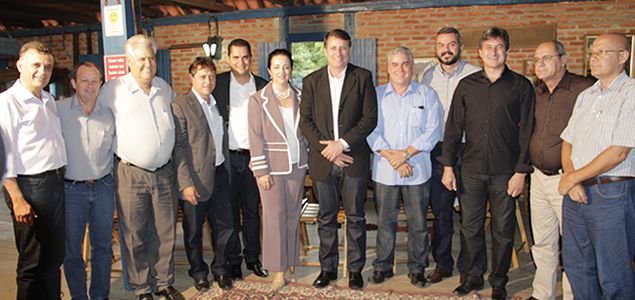 17042014_prefeitos_almoco_assessoria_gilson_daniel.jpg