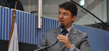 250915_maxdamata_cC3A2maravitoria.png