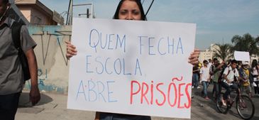 07122015Fechamento_escolas_sindipublicos.jpg